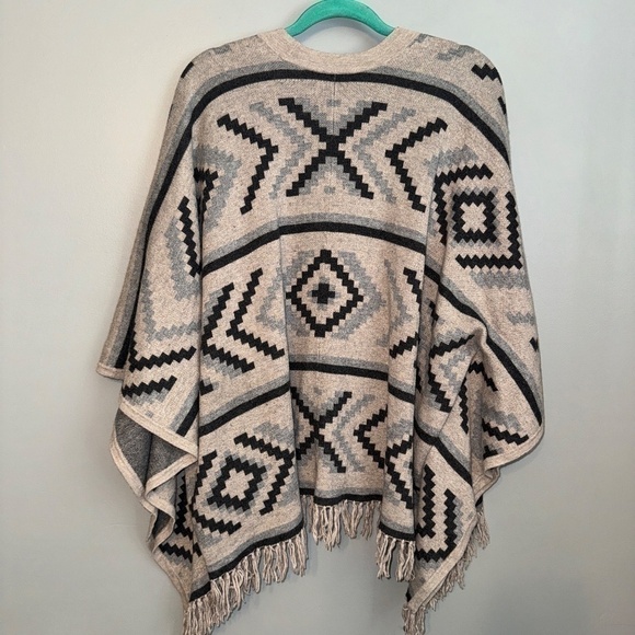 EUC Anthropologie Left On Houston Tan Navajo Print Cardigan Wrap Size XS - S - Picture 9 of 10